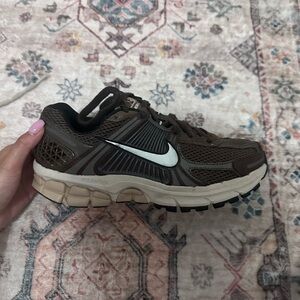 Women’s Nike Vomero 5